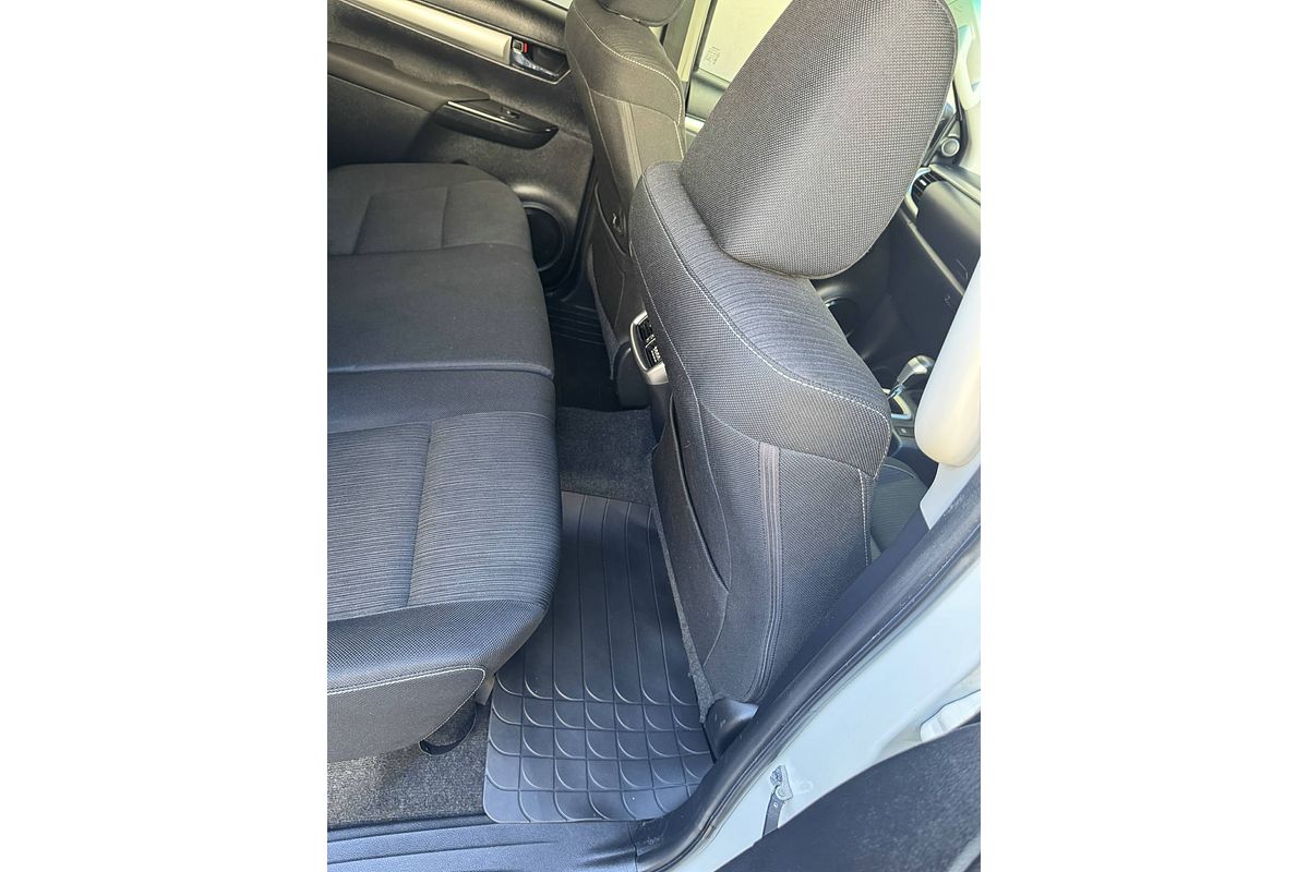 2019 Toyota HILUX SR5 DUAL CAB GUN126R