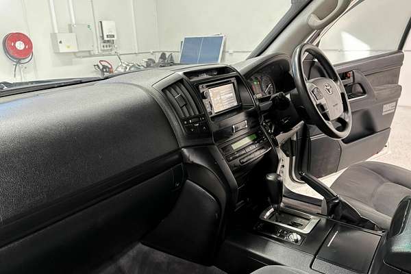 2012 Toyota Landcruiser GXL VDJ200R