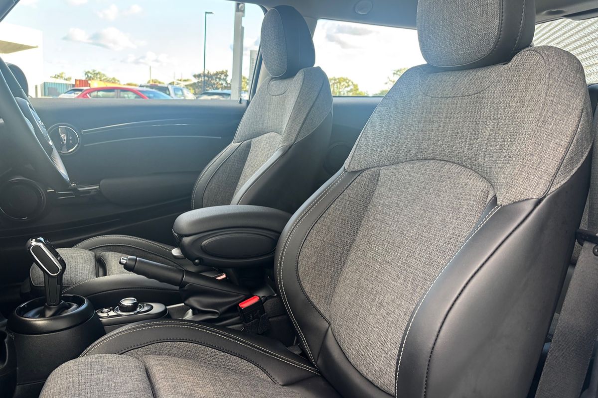 2022 MINI Hatch Cooper Classic F55 LCI-2