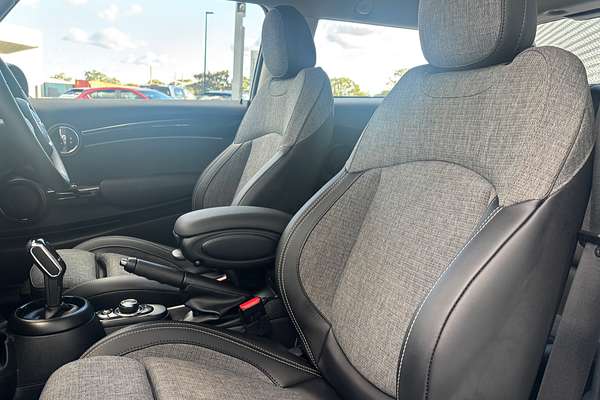 2022 MINI Hatch Cooper Classic F55 LCI-2