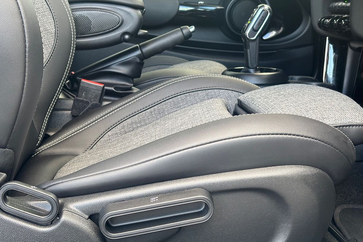 2022 MINI Hatch Cooper Classic F55 LCI-2