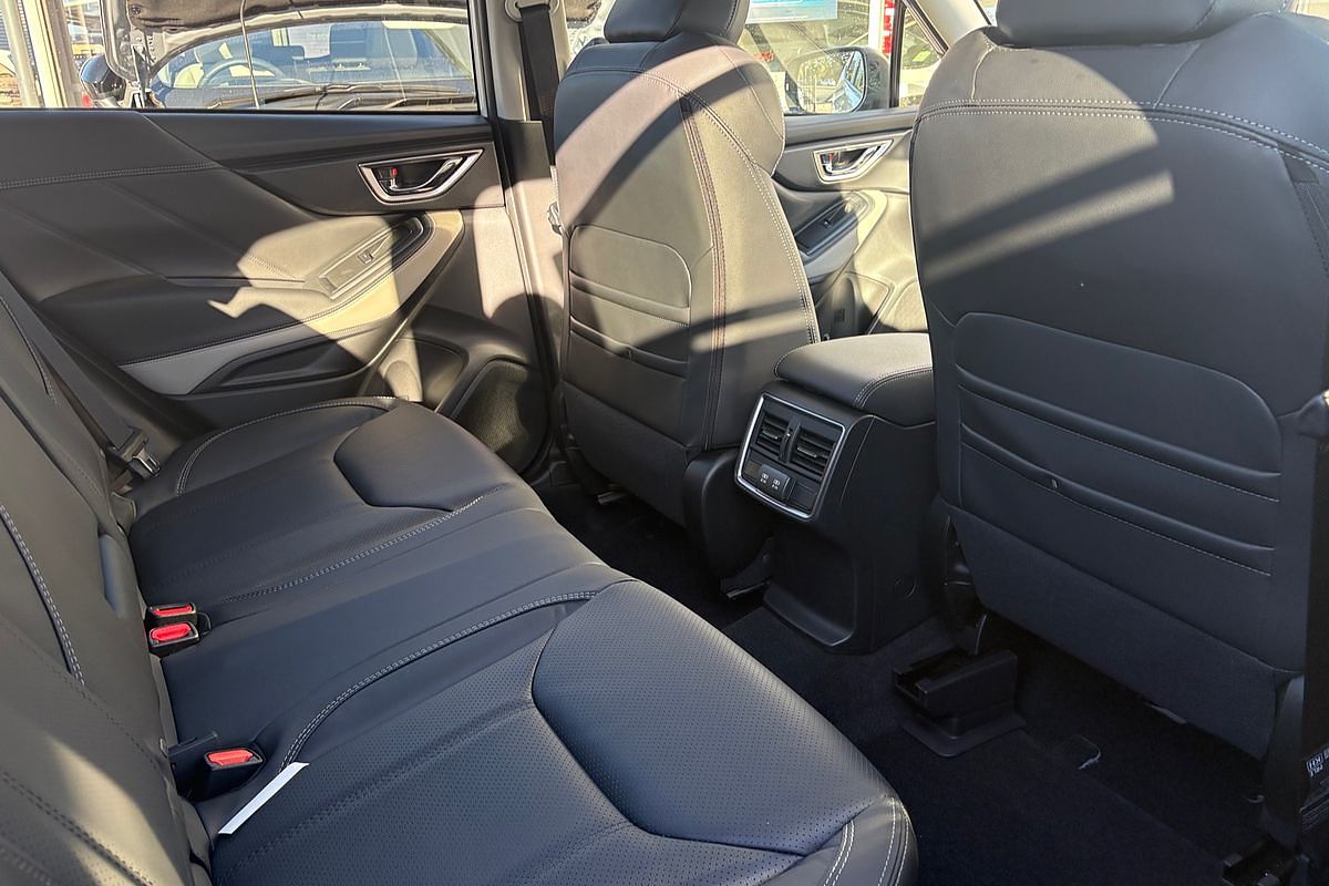 2025 Subaru Forester 2.5i Luxury Special Edition S5