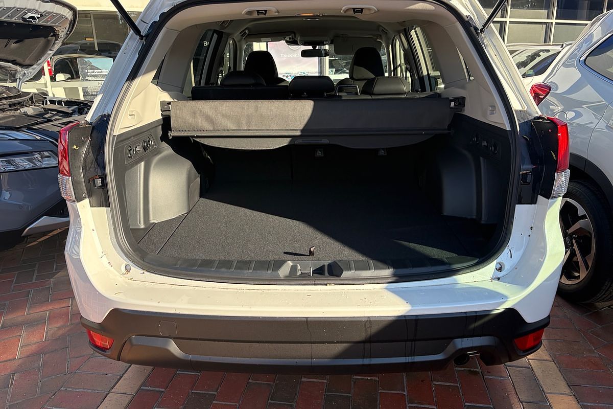 2025 Subaru Forester 2.5i Luxury Special Edition S5