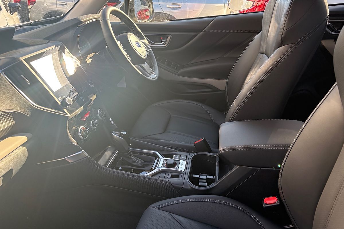 2025 Subaru Forester 2.5i Luxury Special Edition S5