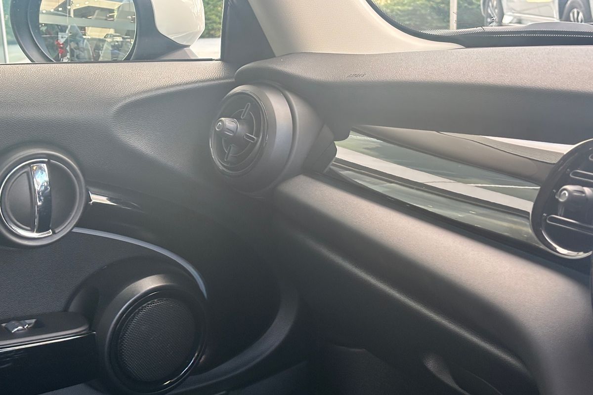 2022 MINI Hatch Cooper Classic F55 LCI-2