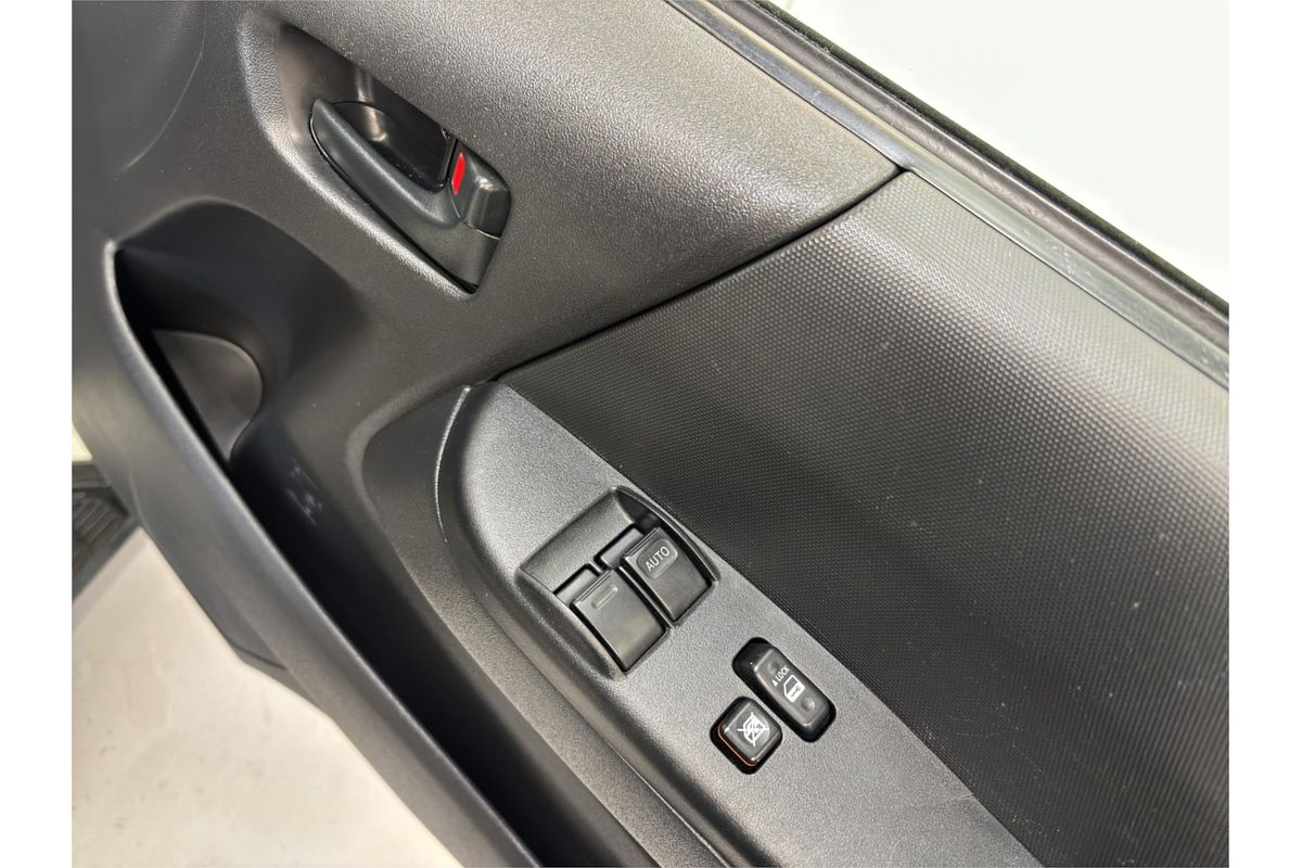 2011 Toyota Hiace DX Wide 4WD TRH226