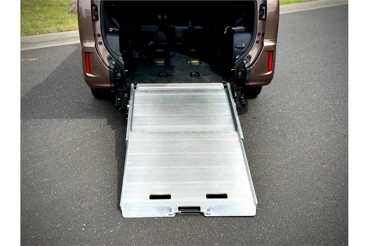 2015 Toyota Noah Welcab ZRR80