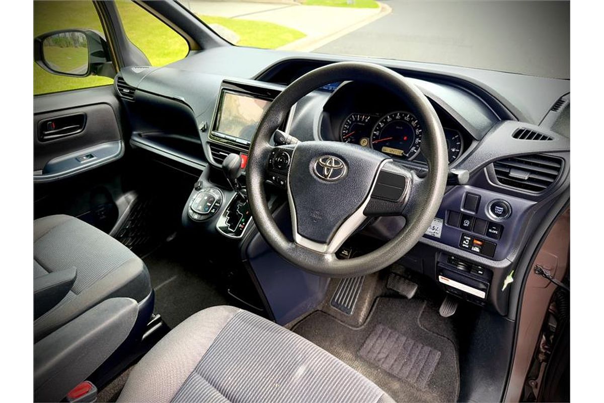 2015 Toyota Noah Welcab ZRR80