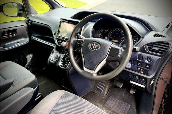 2015 Toyota Noah Welcab ZRR80