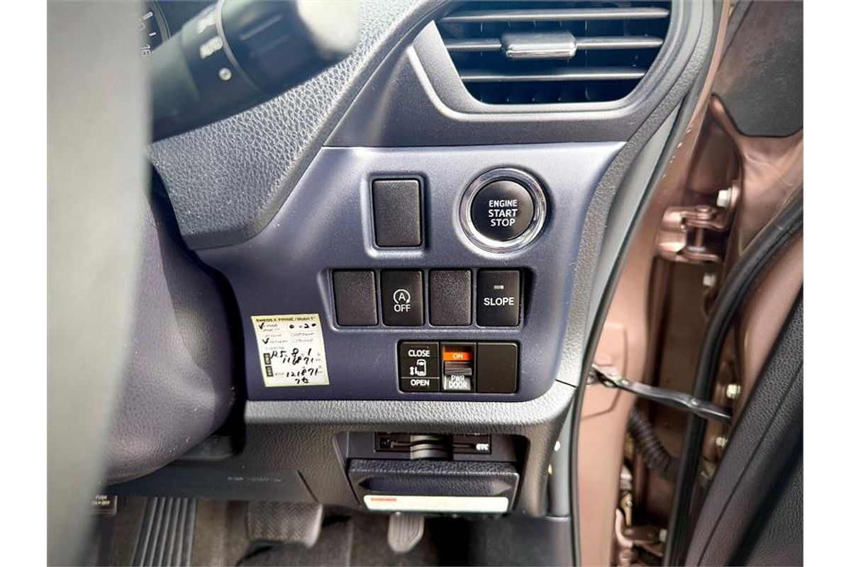 2015 Toyota Noah Welcab ZRR80