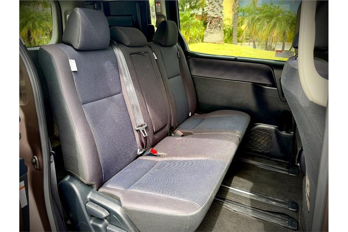 2015 Toyota Noah Welcab ZRR80