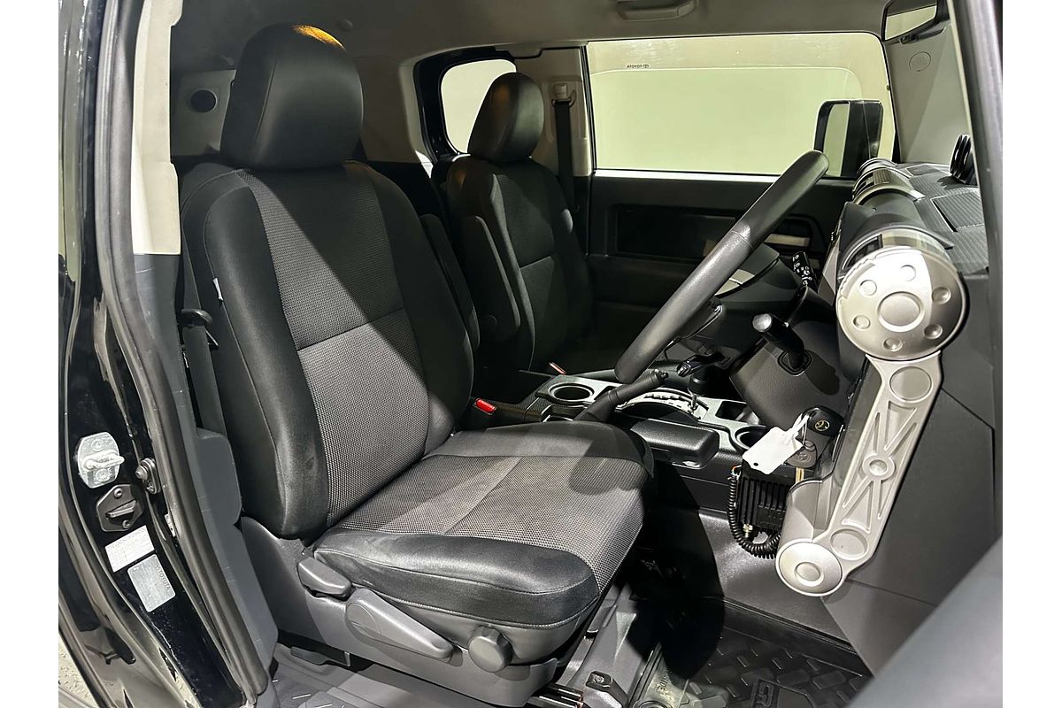 2014 Toyota FJ Cruiser  GSJ15R