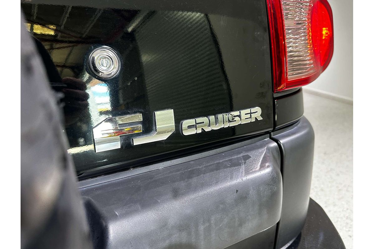 2014 Toyota FJ Cruiser  GSJ15R