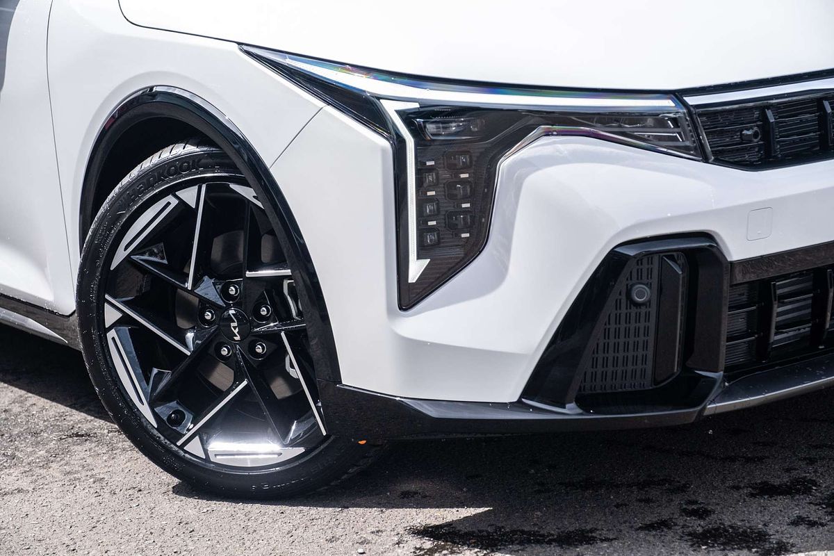 2025 Kia K4 GT-Line CL4m
