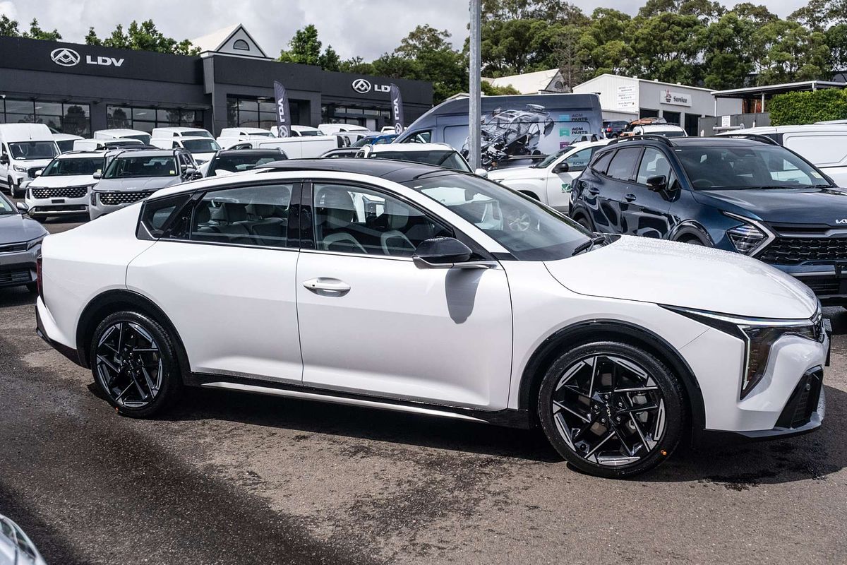 2025 Kia K4 GT-Line CL4m