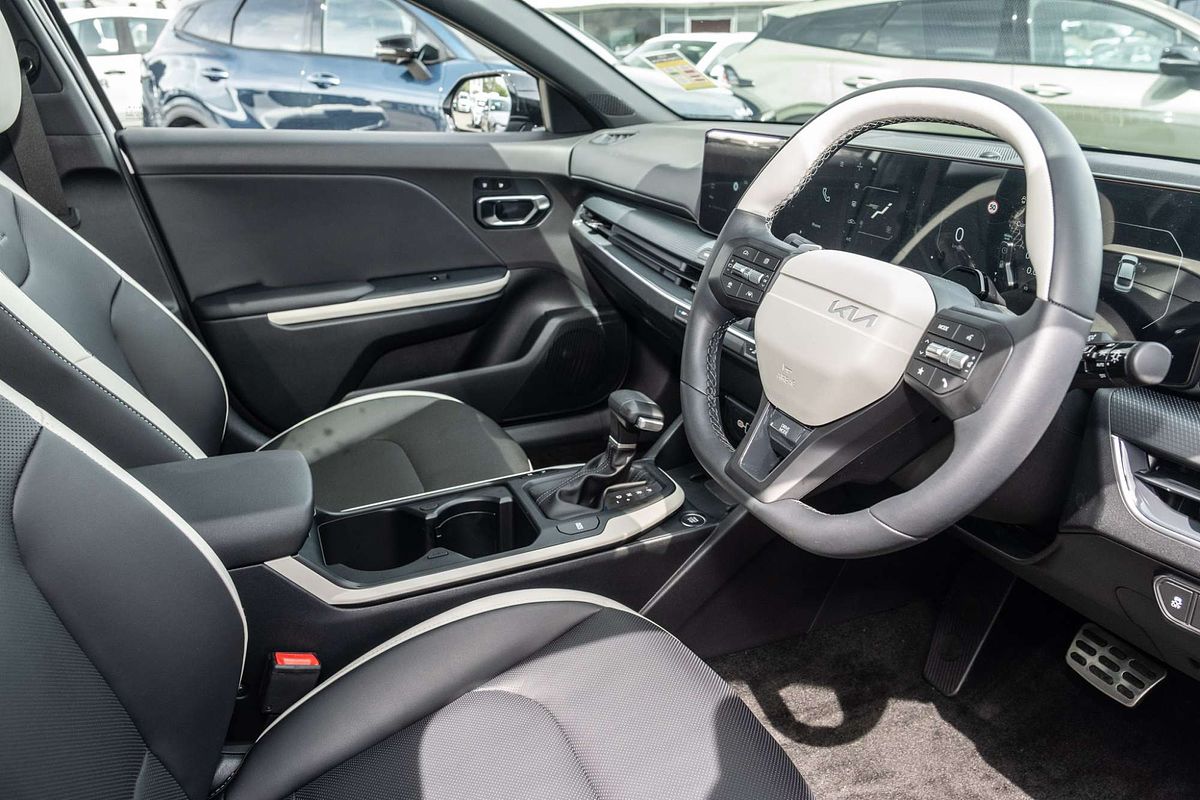 2025 Kia K4 GT-Line CL4m