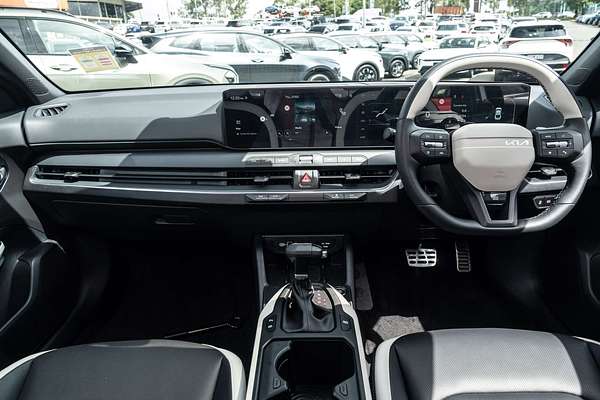 2025 Kia K4 GT-Line CL4m