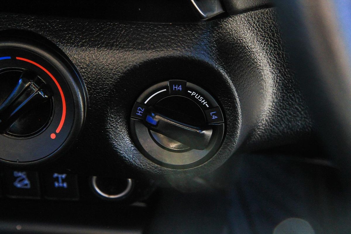 2020 Toyota Hilux SR GUN126R 4X4