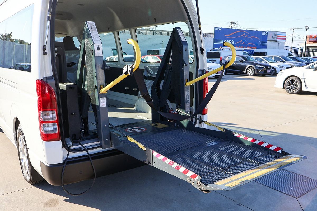 2017 Toyota Hiace Commuter KDH223R