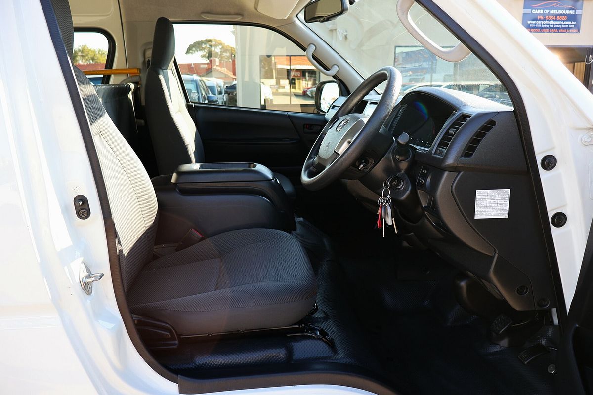 2017 Toyota Hiace Commuter KDH223R