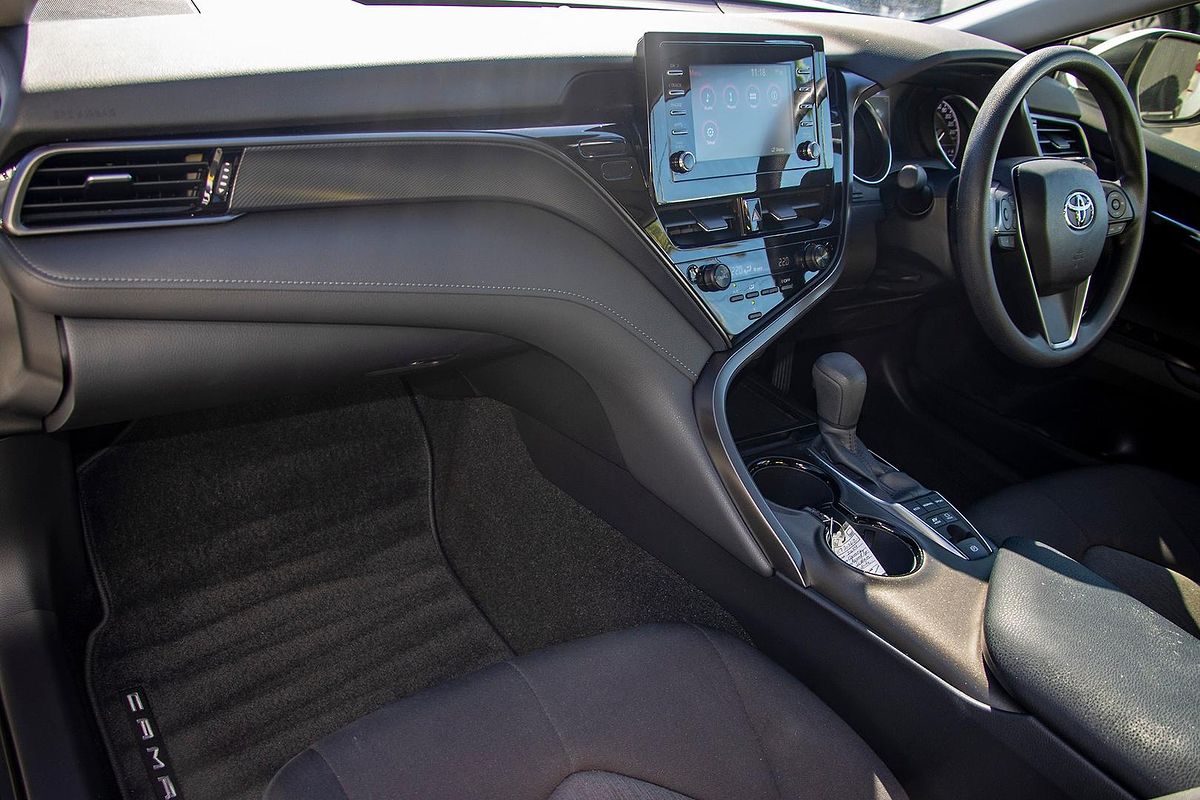 2024 Toyota Camry SX AXVH70R