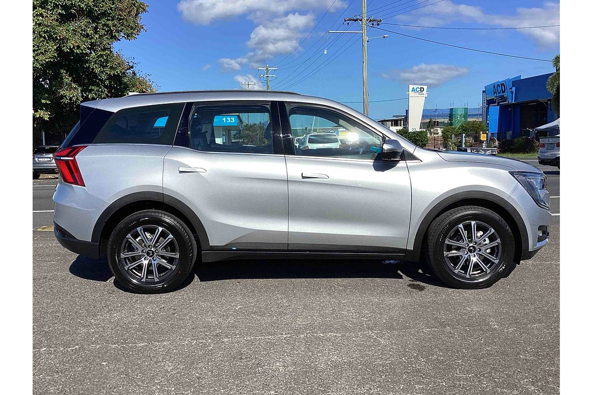 2025 Mahindra XUV700 AX7L