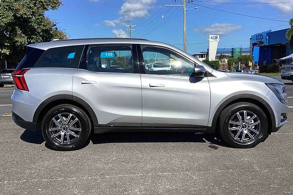 2025 Mahindra XUV700 AX7L