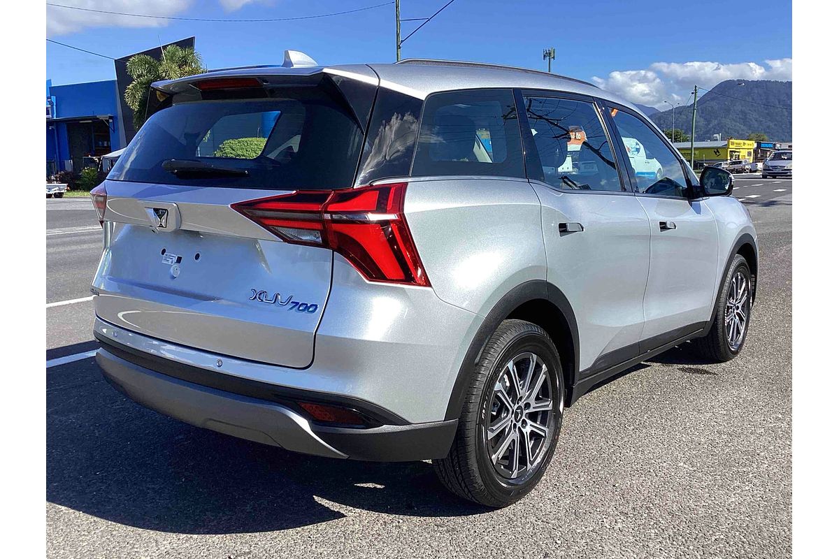 2025 Mahindra XUV700 AX7L