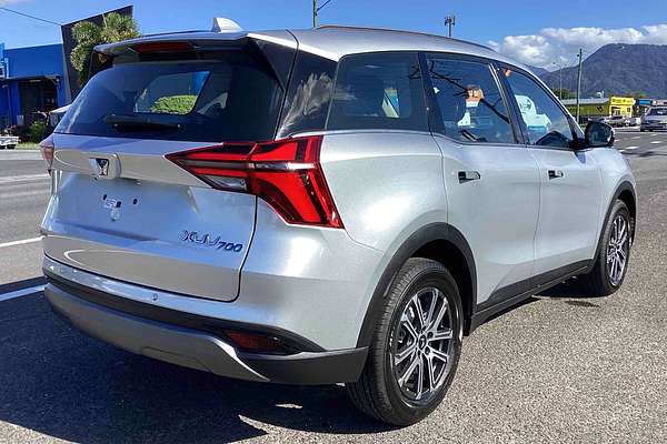 2025 Mahindra XUV700 AX7L