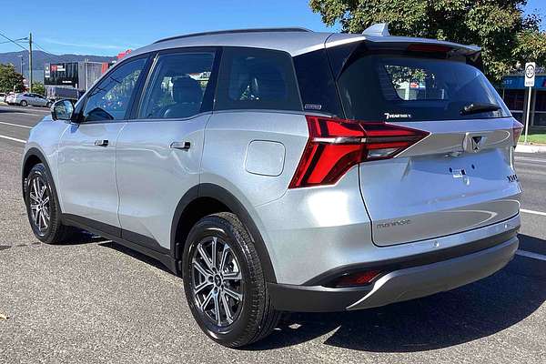 2025 Mahindra XUV700 AX7L