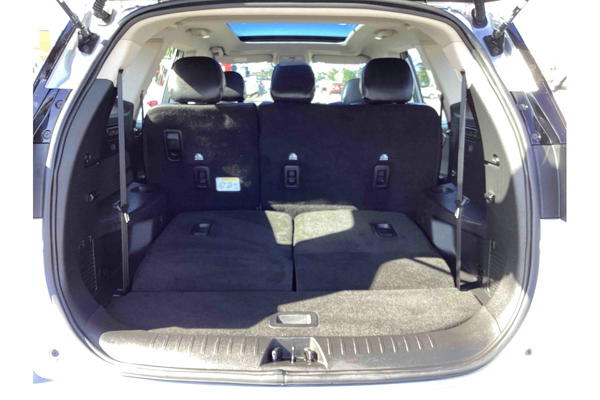 2025 Mahindra XUV700 AX7L
