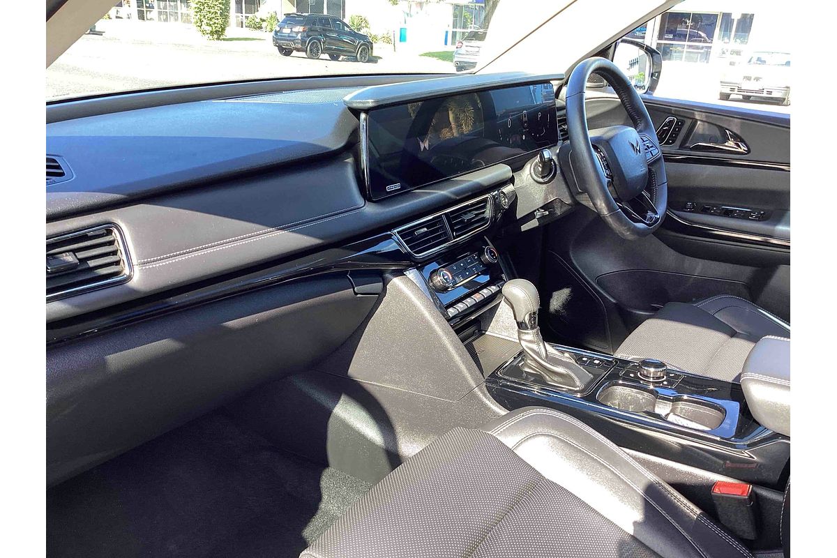 2025 Mahindra XUV700 AX7L