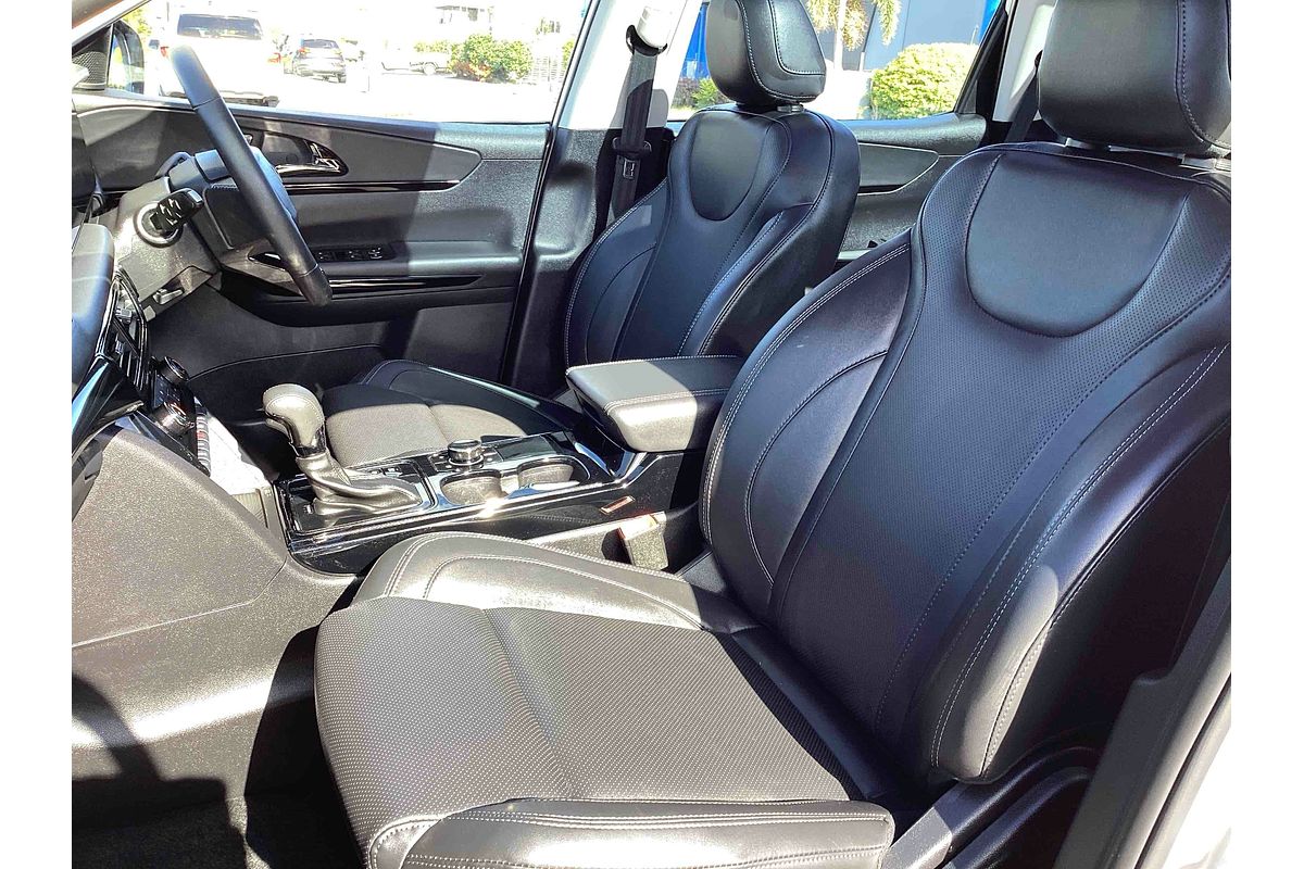 2025 Mahindra XUV700 AX7L