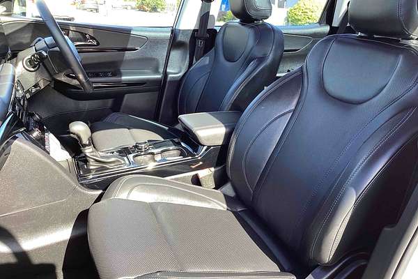 2025 Mahindra XUV700 AX7L