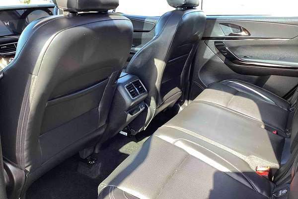 2025 Mahindra XUV700 AX7L