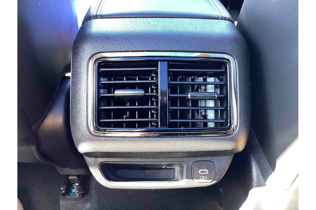 2025 Mahindra XUV700 AX7L