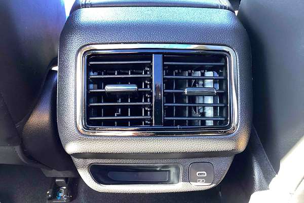 2025 Mahindra XUV700 AX7L