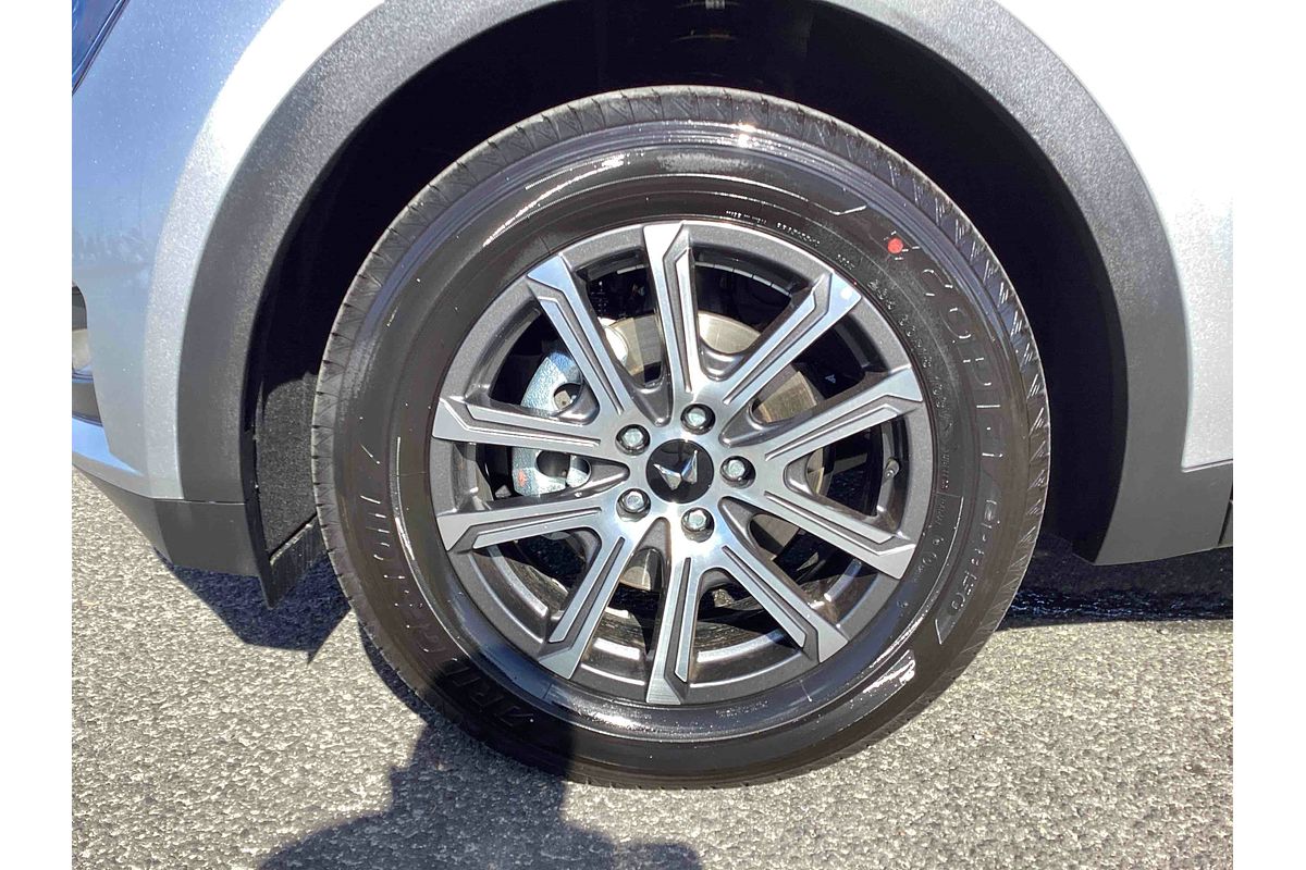 2025 Mahindra XUV700 AX7L