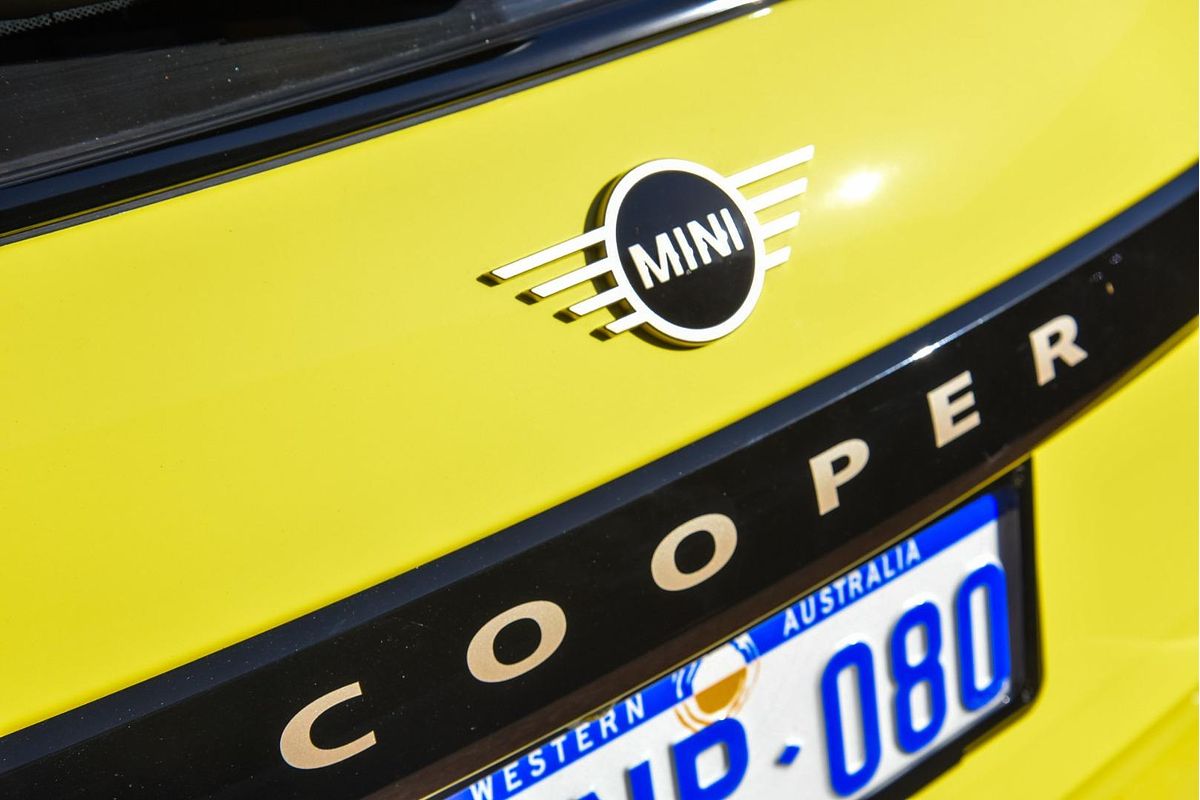 2024 MINI Cooper C Classic F65