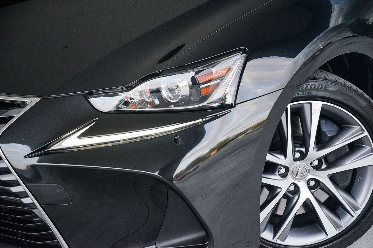 2017 Lexus IS IS200t Luxury ASE30R