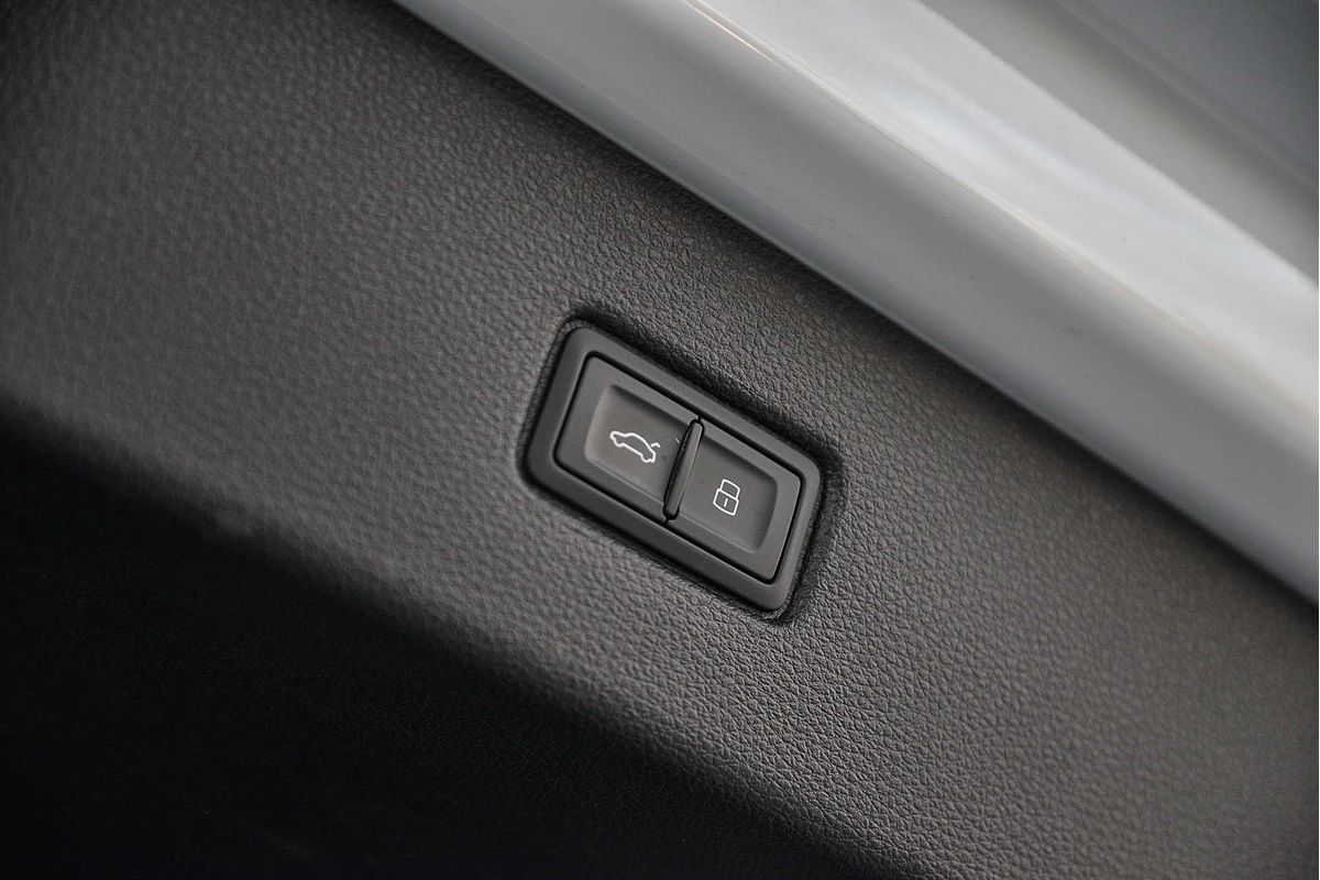 2023 Audi Q7 50 TDI S line 4M