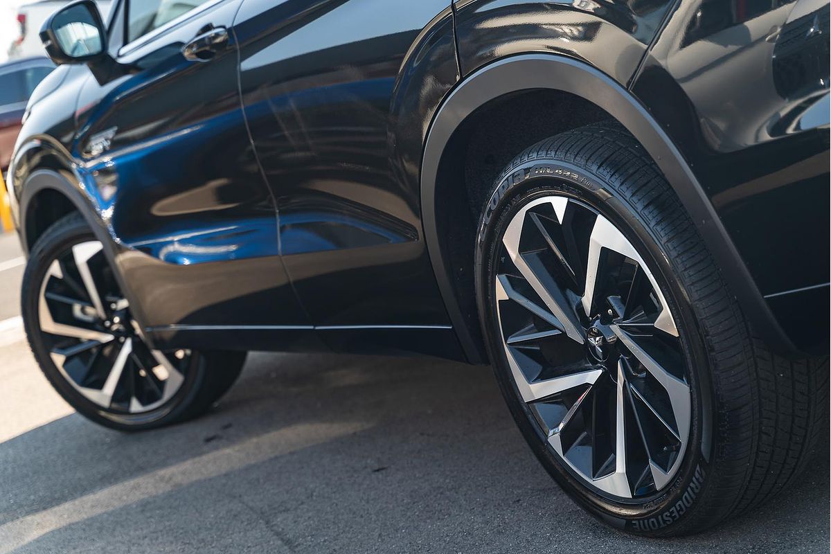 2024 Mitsubishi Outlander PHEV Exceed Tourer ZM