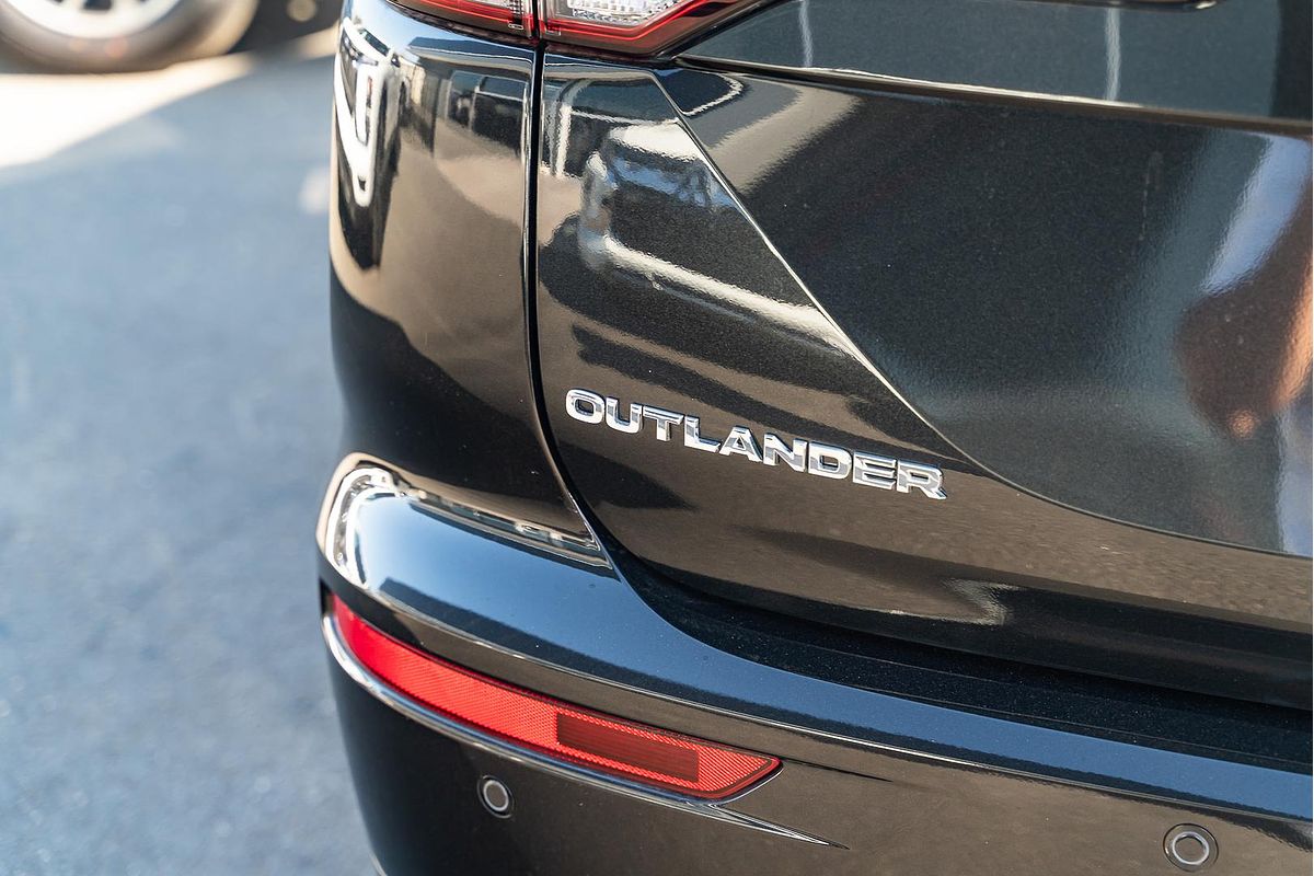 2025 Mitsubishi Outlander ES ZM