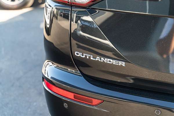 2025 Mitsubishi Outlander ES ZM