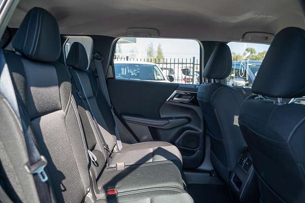 2025 Mitsubishi Outlander ES ZM