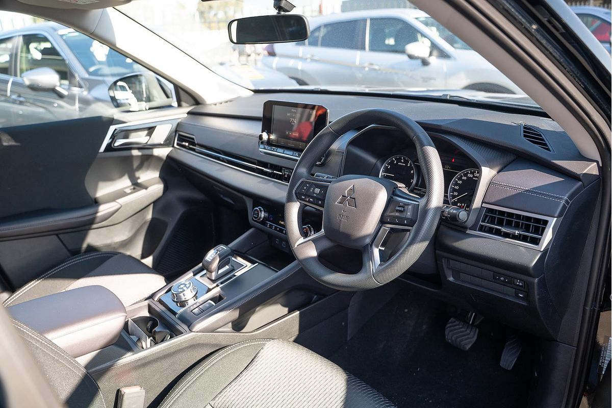 2025 Mitsubishi Outlander ES ZM