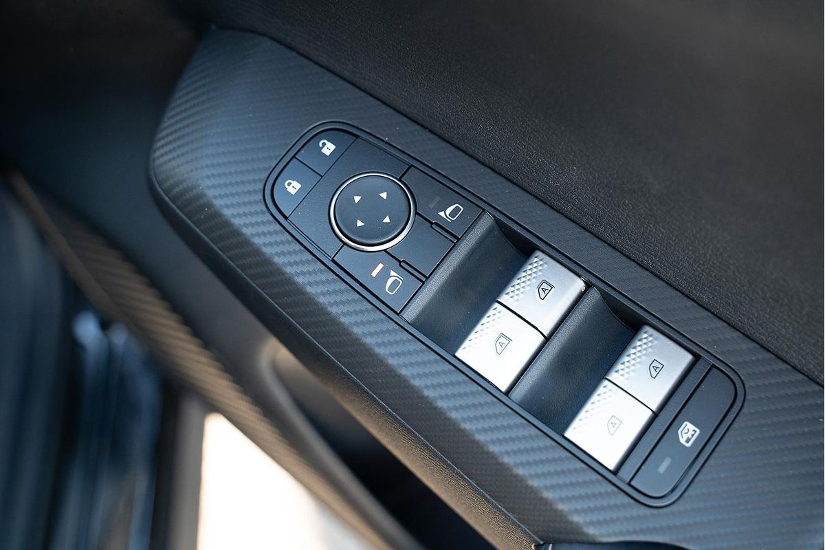 2025 Mitsubishi Outlander ES ZM