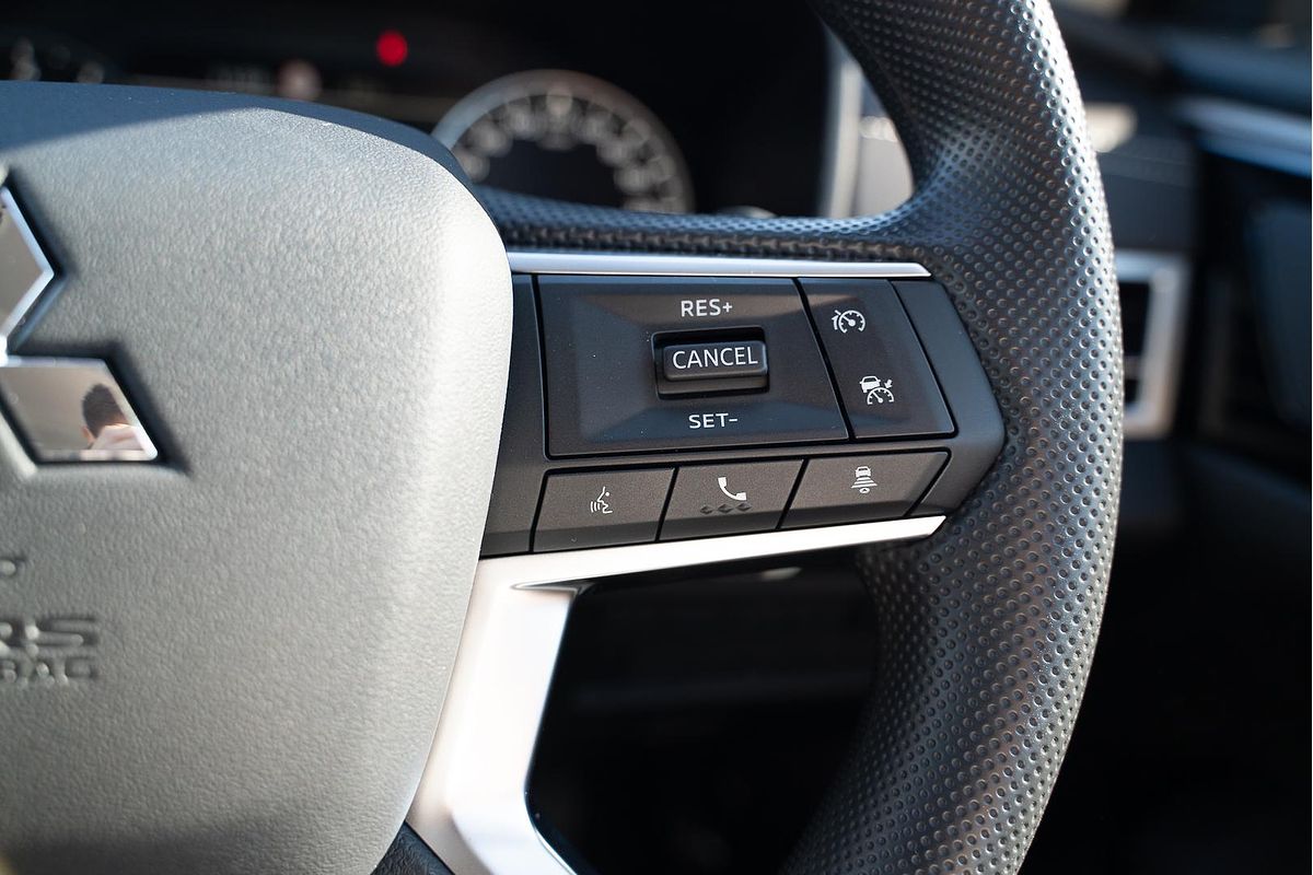 2025 Mitsubishi Outlander ES ZM