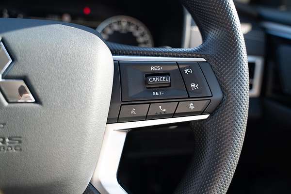 2025 Mitsubishi Outlander ES ZM