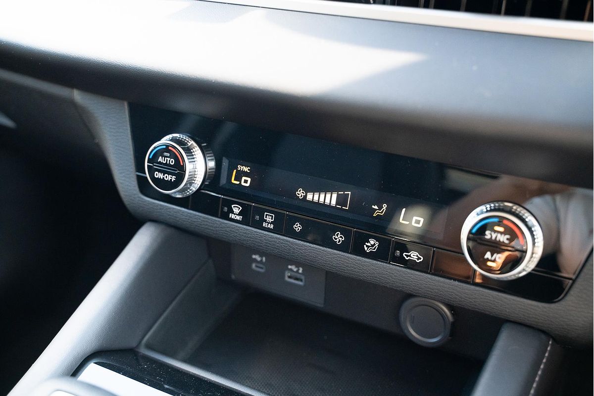2025 Mitsubishi Outlander ES ZM